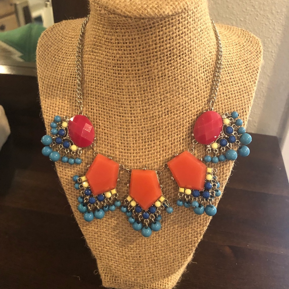 Colorful fashion necklace